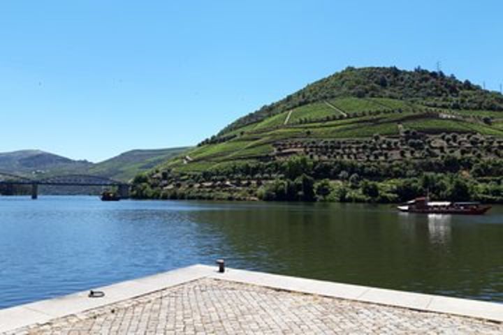 Porto to/from Douro Valley Region (1-4 people) Private transfer by Business Car image