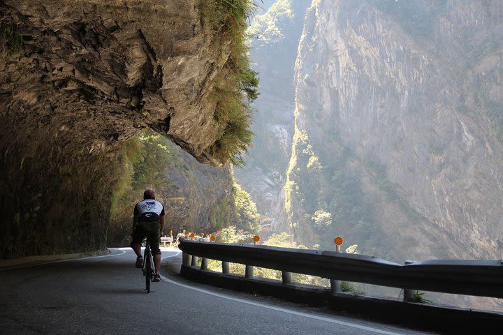 Taroko Cycling / Taiwan's most beautiful canyon ride image