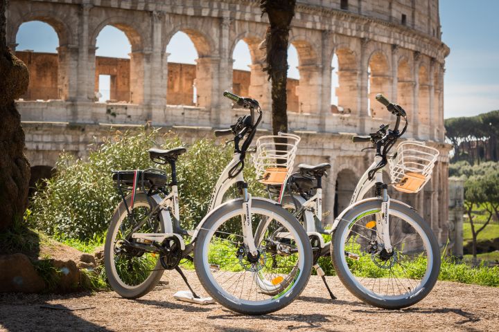 Rome Tiber cycle path: Electric & Muscle Rental Bike image