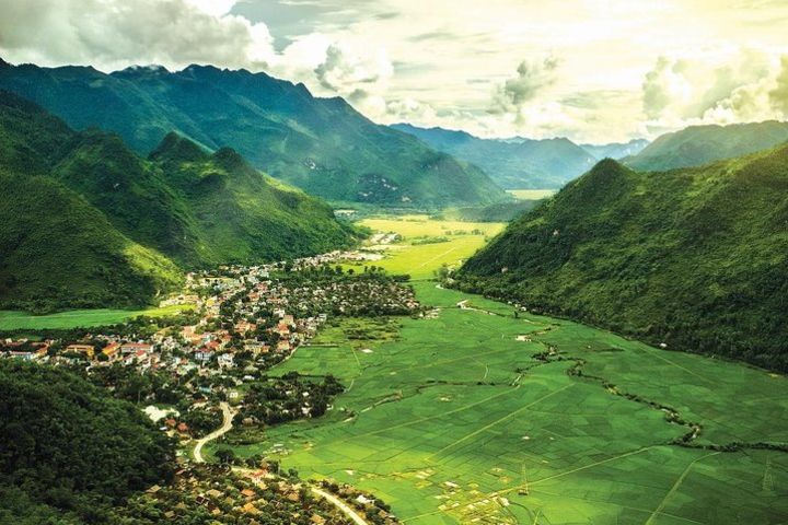 3 Day Hanoi - Mai Chau - Pu Luong National Reserve Tour image