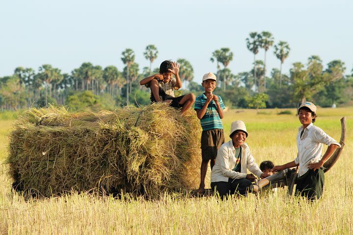 2 Days Private Guide Tour Phnom Penh Overland to Siem Reap via Kompong Thom image