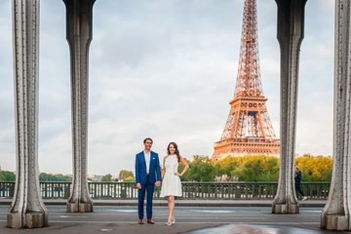 Photo shoot in the Eiffel Tower area image