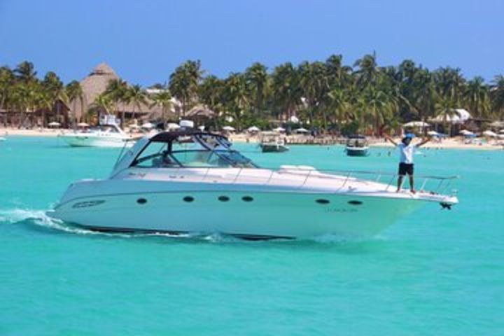 Private 48ft Premium Yacht Rental in Cancún 23P8 image