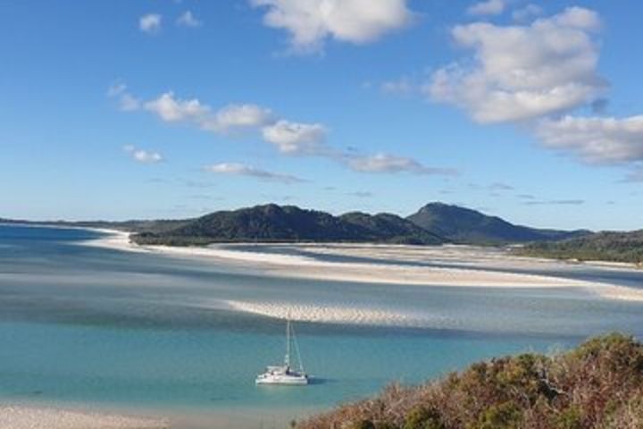 2-Night Whitsundays Sailing Cruise incl. Whitehaven Beach & Great Barrier Reef image