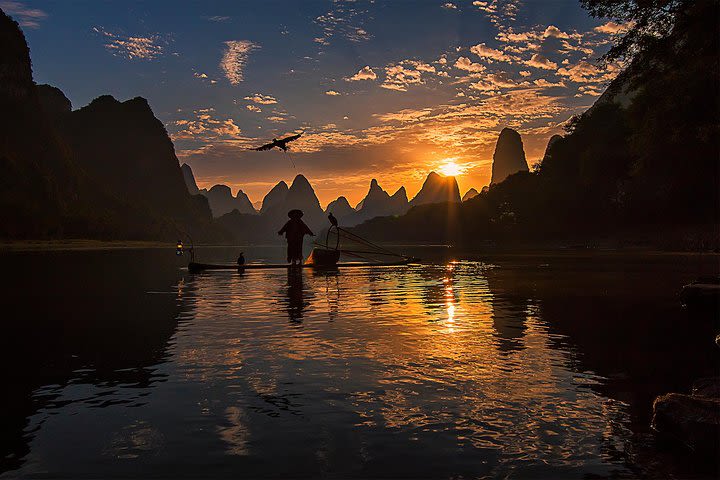 Half-day Xingping photographic Sunrise tour with the Fisherman image