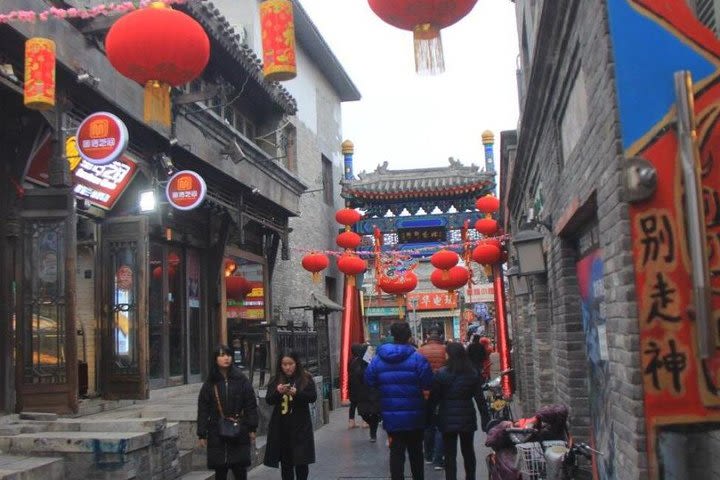 Half Day Beijing Walking Tour: Hutong & Mansion of Prince Gong & Houhai Lake  image