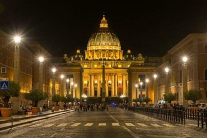 Private Vatican Night Tour: Sistine Chapel and Vatican Museum - Avoid the Crowd image