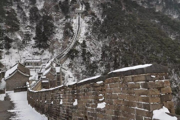  1-Day Mutianyu Great Wall and Beijing Airport Drop off Tour image