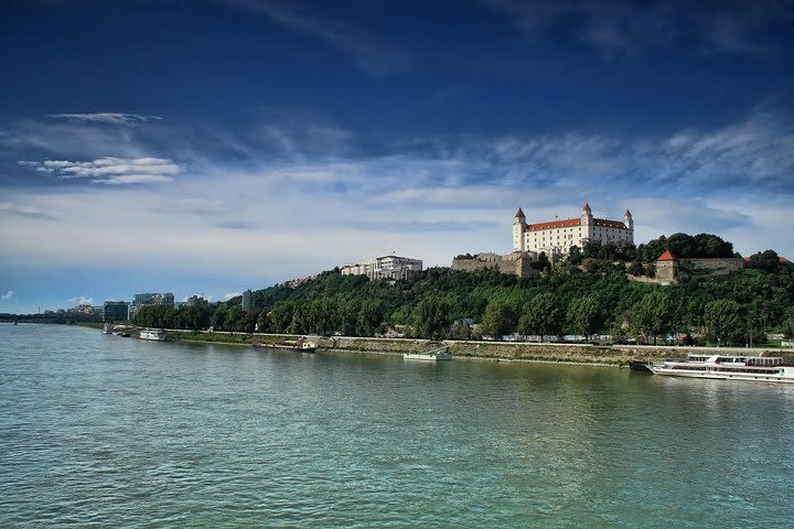 4-hours tour Rafting from Hainburg to Bratislava image