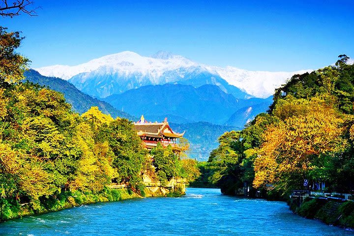 2 Days Chengdu City Tour with Dujiangyan Irrigation System & Mount Qingcheng image