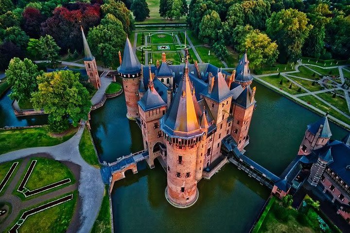 Seemore Dutch Castle and the Old Town image