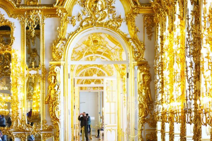 SUMMER RESIDENCES Shore Tour: Peterhof gardens & Catherine palace (Amber room)  image