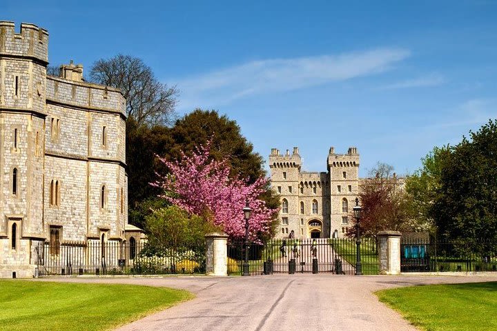 Windsor Castle, Stonehenge, Salisbury and City of Bath Tour image