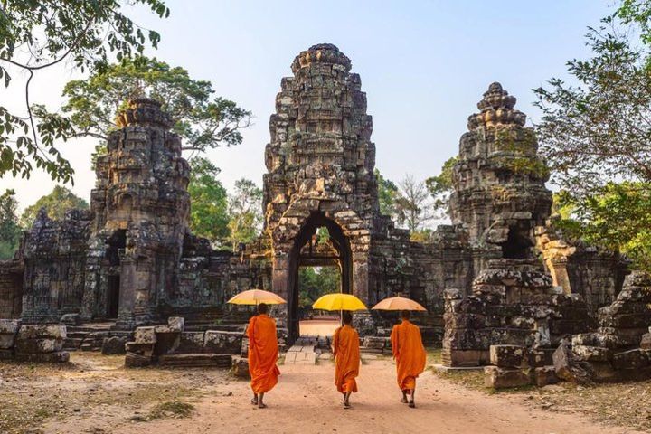 3-Day Majestic Angkor Wat, Siem Reap and Tonle Sap Lake Tour image