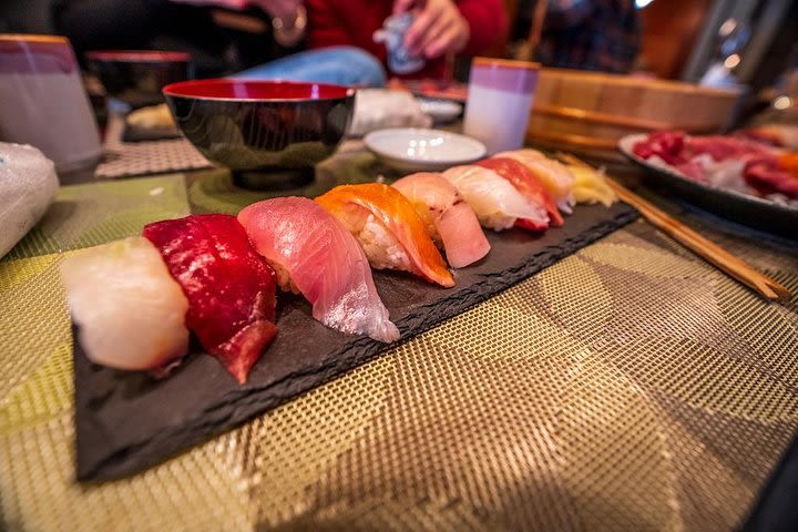 Tsukiji Outer Fish Market Tour with Sushi making workshop image