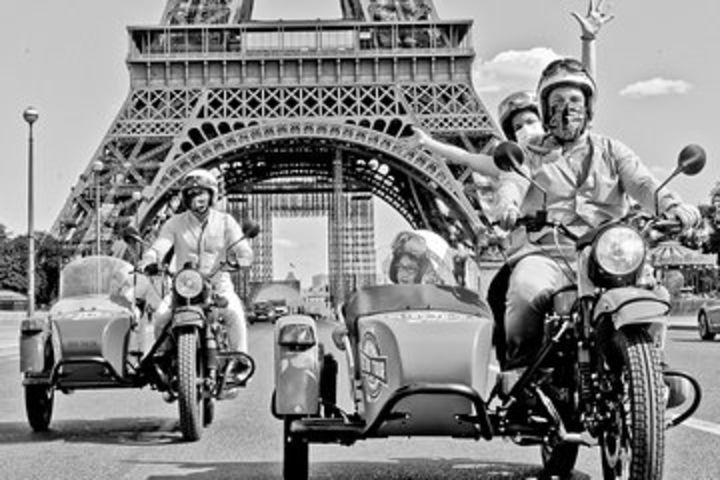 Classic Vintage Tour on Sidecar Motorcycle Ural: Best of Paris (1hour) image