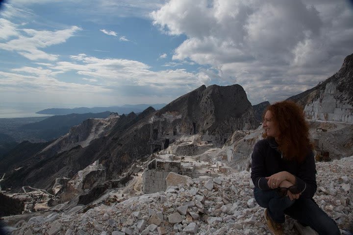 Tour of the Carrara quarries and artistic laboratories of Pietrasanta image