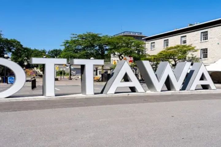 Best of Ottawa Small Group Walking Tour with Boat Cruise image