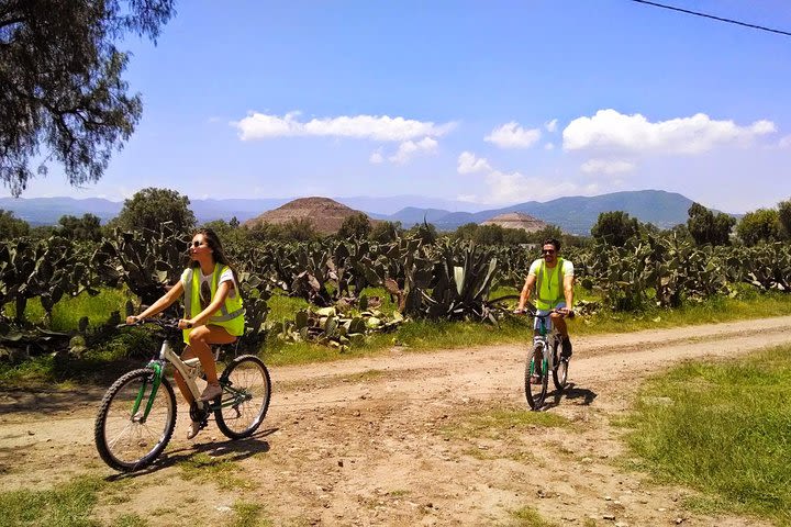 Teotihuacán plus Bike Tour image