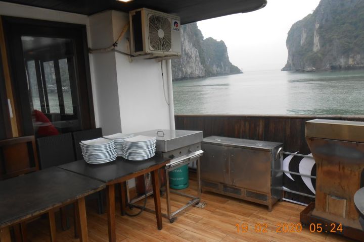 2-Day Halong Bay with Ocean-View Cabin from Hanoi image