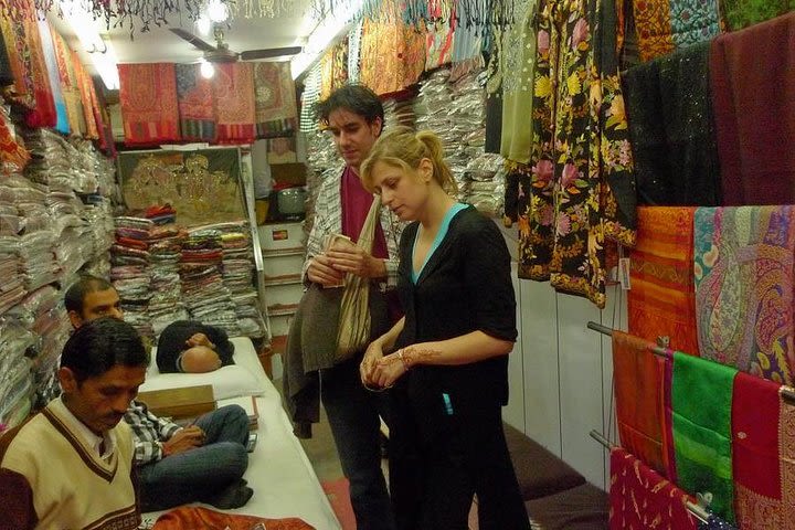 Half Day Delhi Shopping Tour - A Guided Experience image