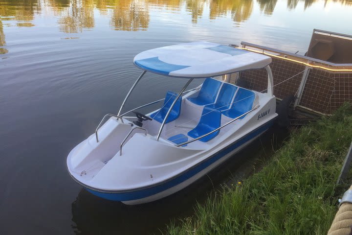 Electric boat rental image