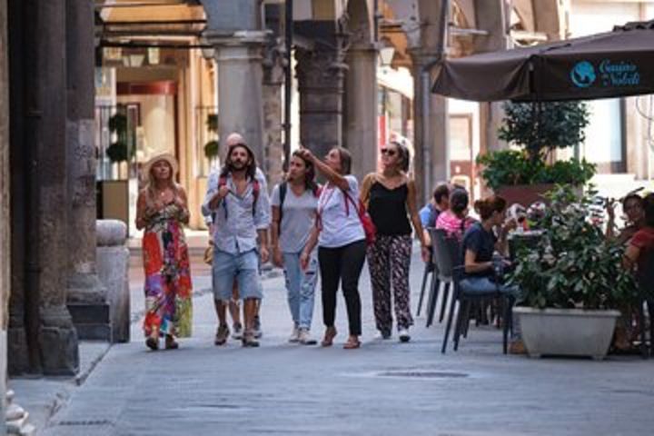 Pisa Sights and Bites Tour with Food Tastings for Small Groups or Private image