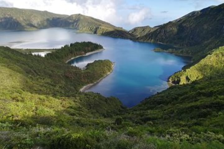 Adapted Van Tour - Sete Cidades and Lagoa do Fogo (Full day) image