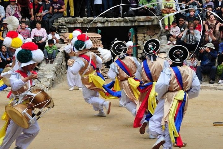 Full Day Royal Palace and Korean Folk Village Tour image