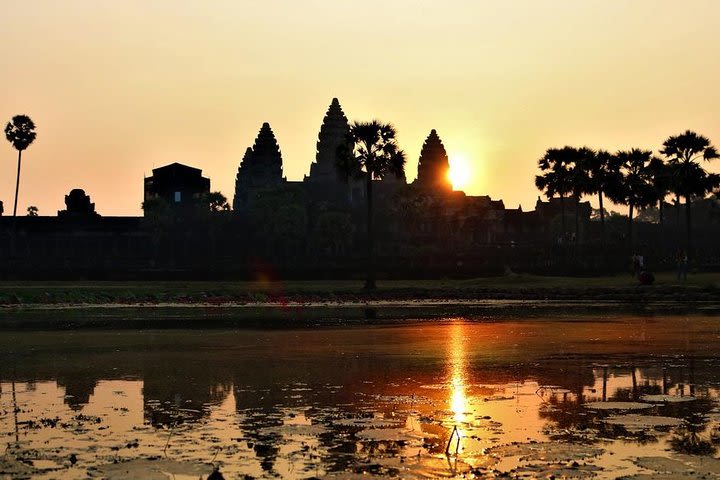 Private 1 Day Angkor Sunrise Tour With Car and Tour Guide image