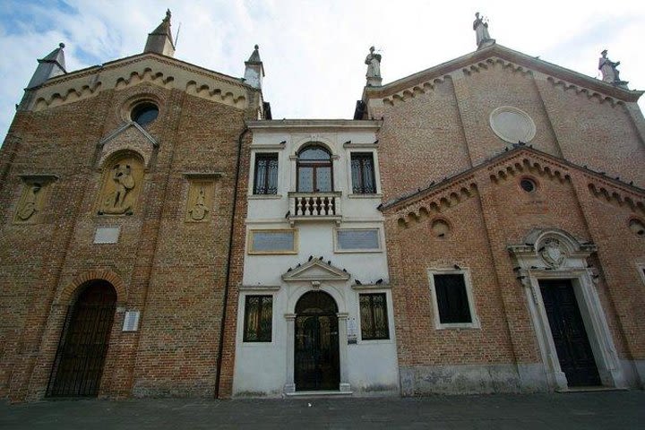 Private tour of Saint Anthony Basilica with Tiziano's frescoes image