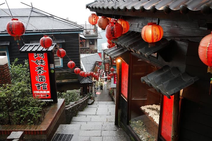 Pingxi Sky Lantern , Jioufen Old Street Tour 8 hours daily tour  image