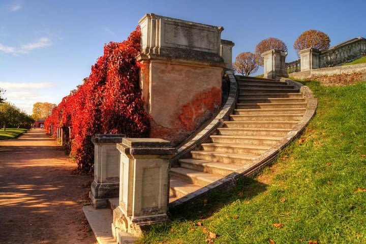 Private tour to Peterhof in Saint Petersburg image