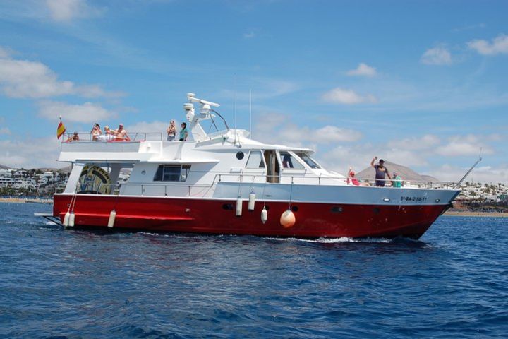 4 Hour Chill Out Boat Cruise with Drinks at Puerto del Carmen image