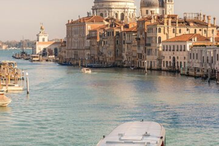 Venice and Islands: Luxury half day tour to Murano, Burano and Venice panoramas image