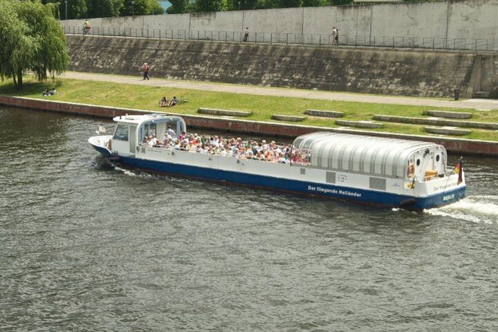 Capital Dinner Cruise at Sunset with Sightseeing of Berlin image