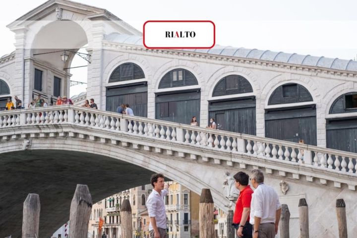 Venice Rialto Walking Tour and Gondola Tour image