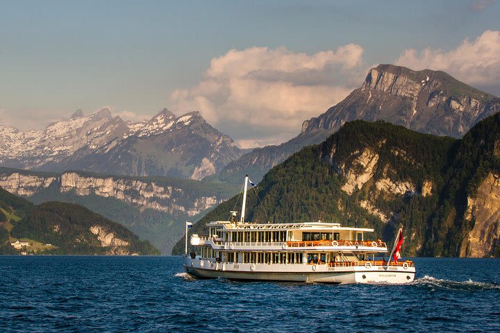 Lucerne Walking and Boat Tour: The Total Swiss Experience image