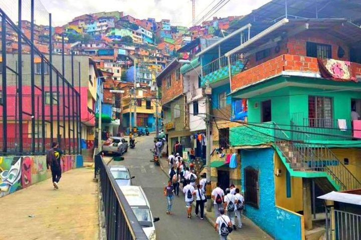 comuna 13 graffitour & cable car image