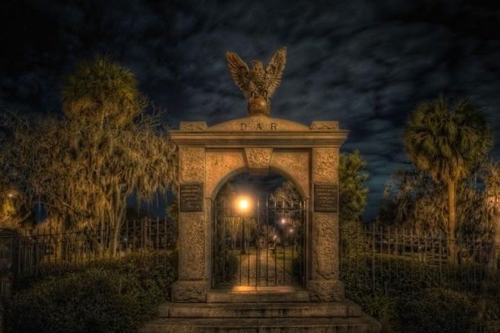 The Grave Tales Walking Ghost Tour in Savannah  image