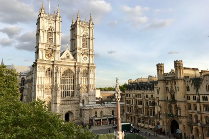 Exclusive Houses of Parliament Tour with Guided Visit & Skip-the-Line Westminster Abbey Tour image