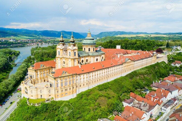 One way transfer from Vienna to Salzburg with optional stop at the Melk abbey image