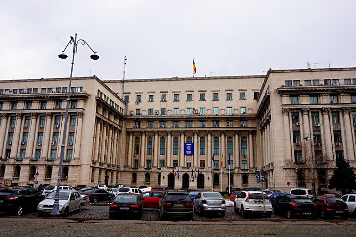 Bucharest Communism tour: highlights and small bites image