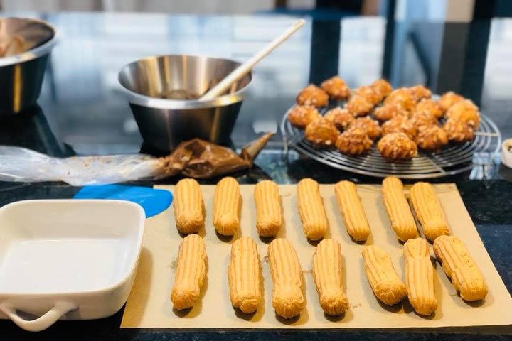 Paris French Eclair and Choux Pastry Dessert Class image
