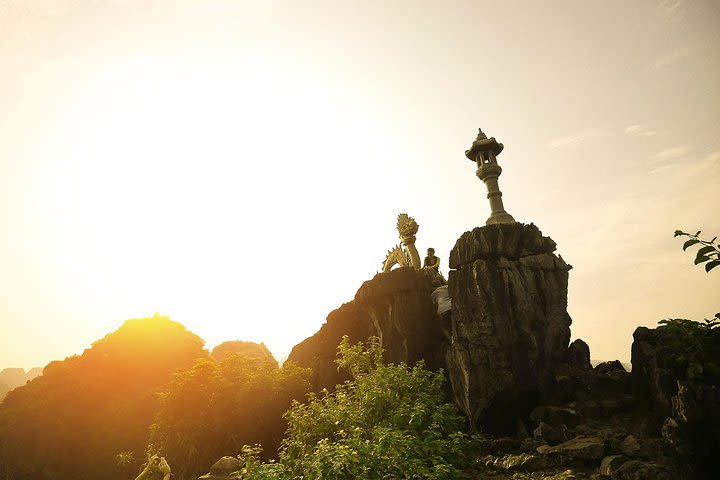 Hoa Lu, Tam Coc, Mua Cave With Amazing View- All Inclusive image