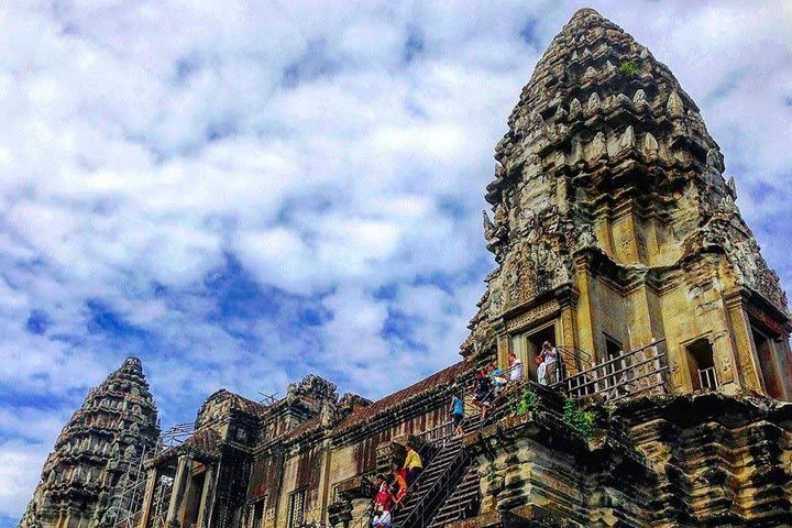 3-Day tour with with All major Temple, Banteay Srei + Floating Village image