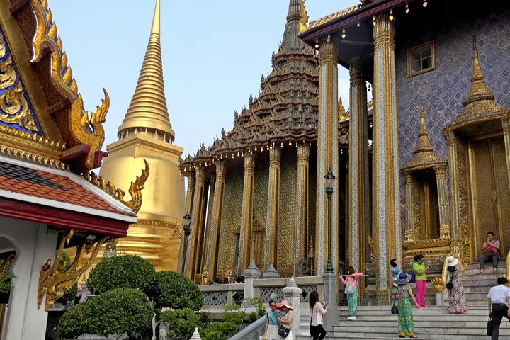 Bangkok: Grand Palace and Emerald Buddha Tour image