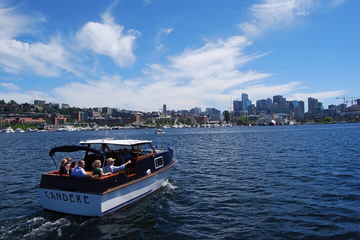 One-Hour Private Seattle Sightseeing Cocktail Cruise image
