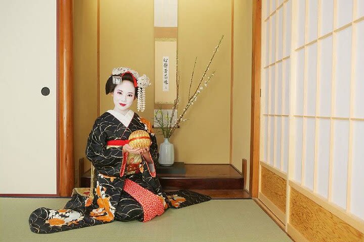 Private Maiko Makeup Kimono Fitting and Photoshoot in Kyoto image