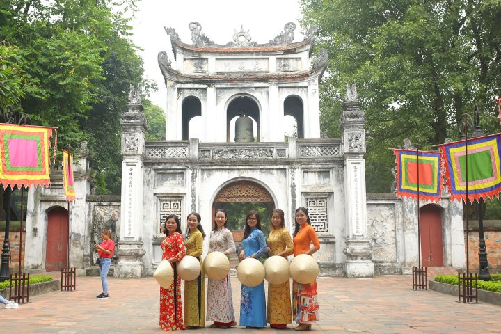 Traditional Ao Dai & Non La Rental in Hanoi image